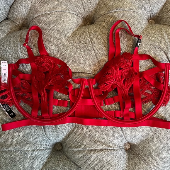 VS Luxe Banded Balconette Bra - Picture 3 of 14